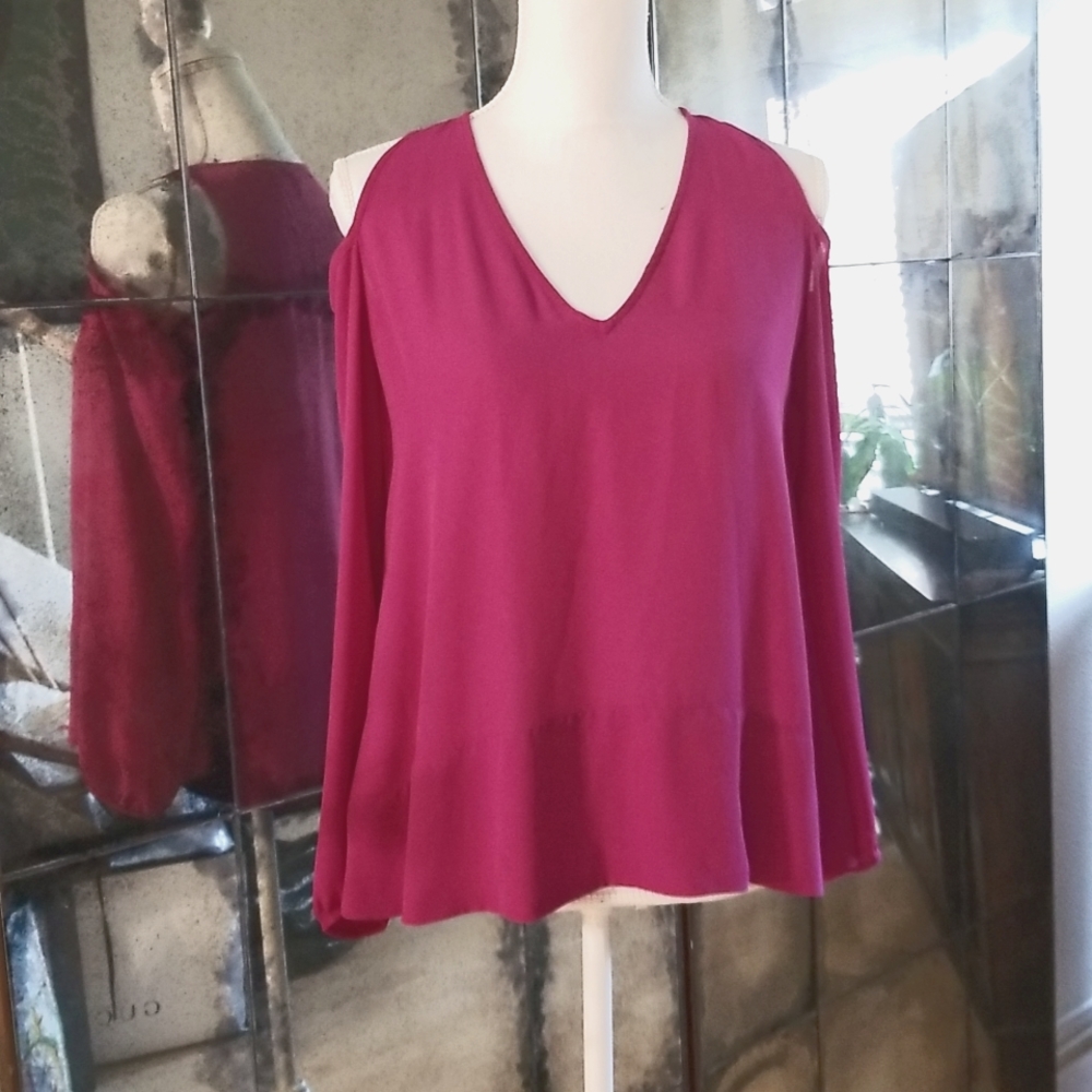 Collective Concepts Long Sleeve Blouse W Cutout Shoulder Cups